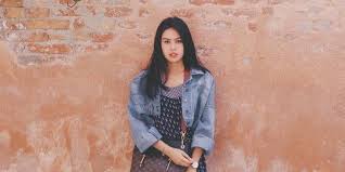 Fashion 90-an Barat: Tren yang Kembali Hits di Kalangan Anak Muda